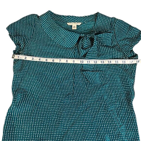 Banana Republic 100% Silk Green /White Bow Collar XS Vintage Cap Sleeve Blouse - Picture 5 of 11